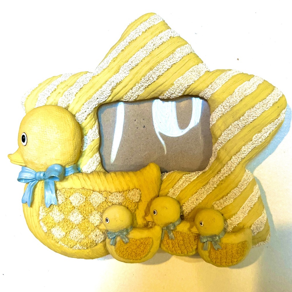 Lefton 3D Picture Frame for Nursery.    Yellow Ducks.   Holds one 3”x 2”.